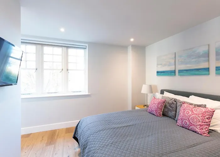 Hampden Apartments - The Anne