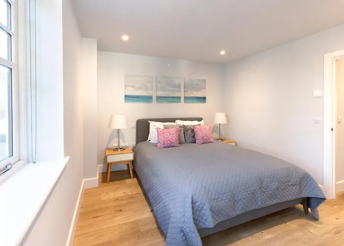 Hampden Apartments - The Anne