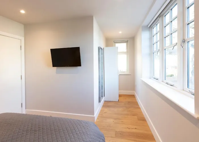 Hampden Apartments - The Anne